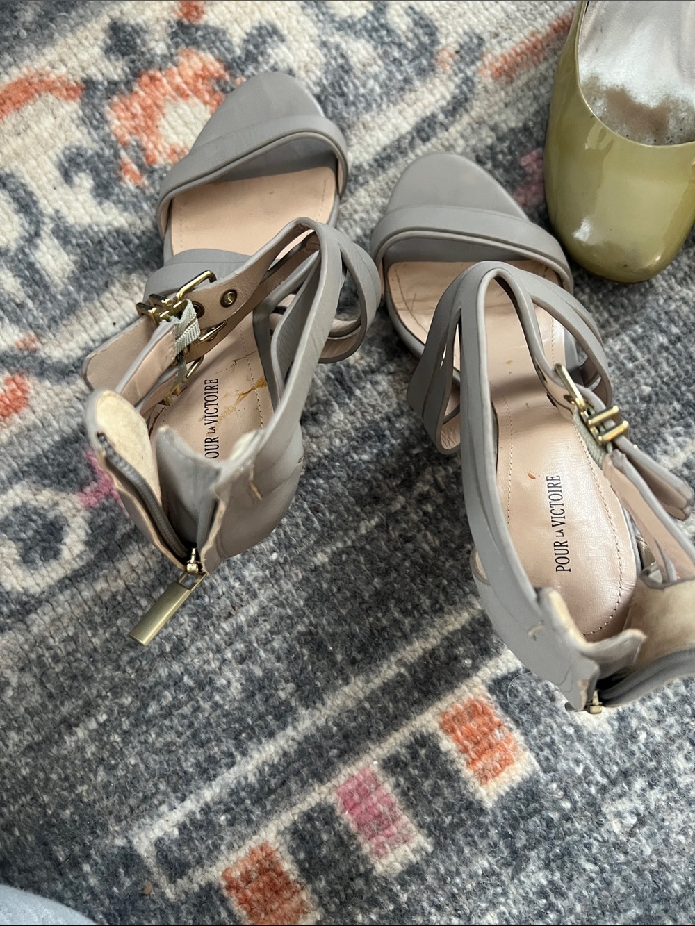3 pairs of heels. Size 7.5. One amazing price. Pour La Victoire and Delmar - Picture 4 of 9